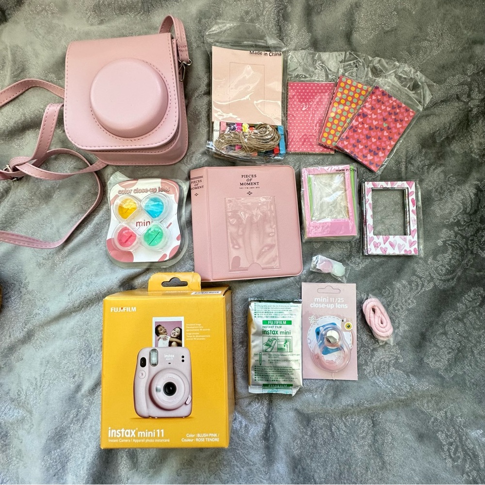 Fujifilm Instax Mini 11 Camera Blush Pink , Case and More Accessories Bundle